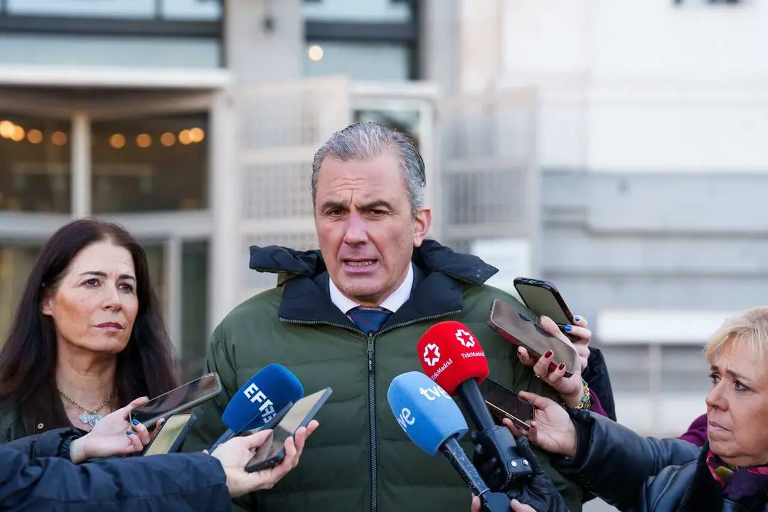 Archivo - El portavoz de Vox en el Ayuntamiento de Madrid, Javier Ortega Smith, ofrece declaraciones a los medios