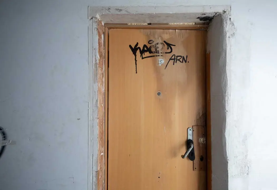 Archivo - Interior del hotel ocupado conocido como 'La Jungla' en el barrio de San Blas, a 26 de febrero de 2025, en Madrid (Espa&ntilde;a).