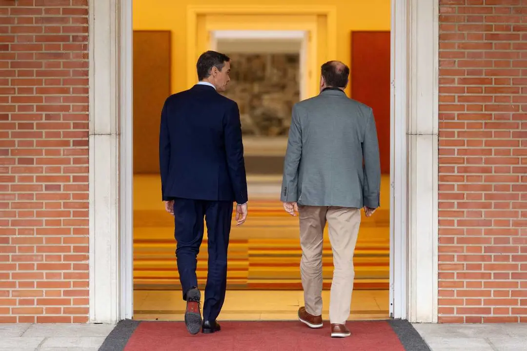 Archivo - El presidente del Gobierno, Pedro S&aacute;nchez, recibe al presidente de Esquerra Republicana de Catalunya (ERC), Oriol Junqueras, en el Palacio de la Moncloa,