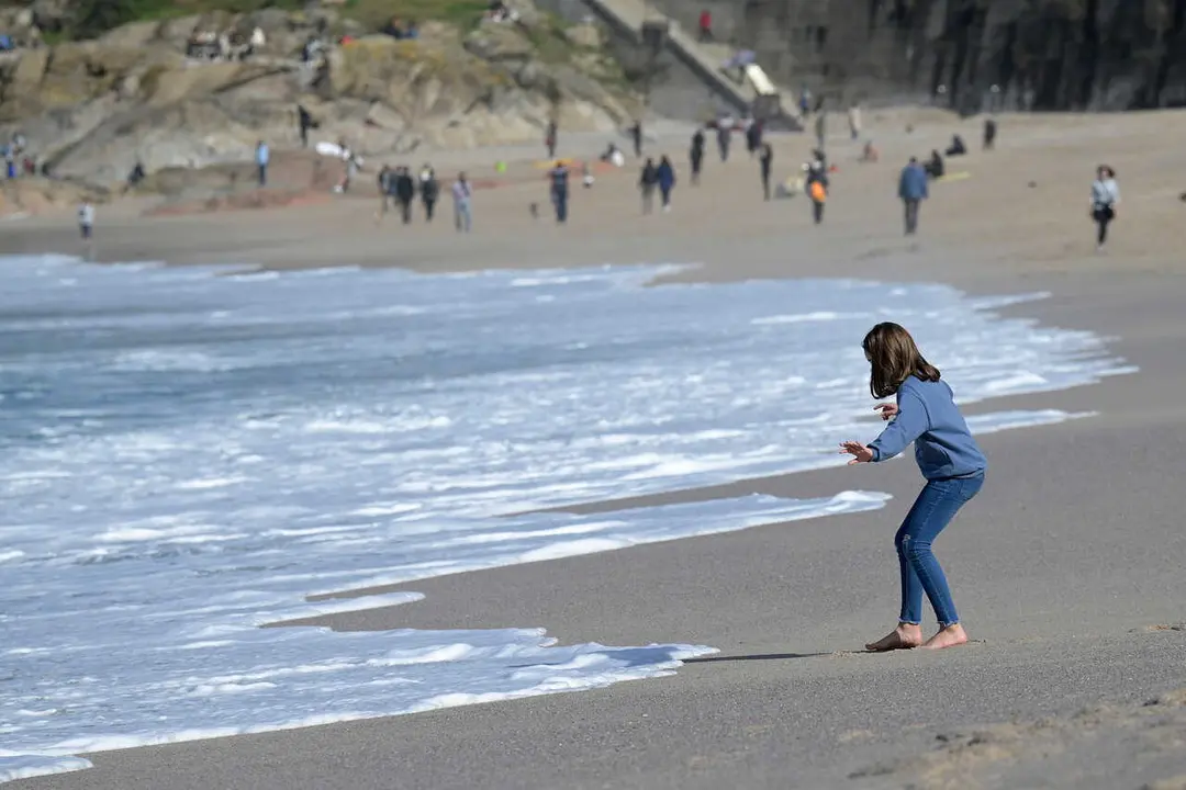 A Coru&ntilde;a
Buen tiempo en Galicia
Gente disfrutando de un d&iacute;a soleado en la playa del Orz&aacute;n
16/02/2021
Foto: M. Dylan / Europa Press