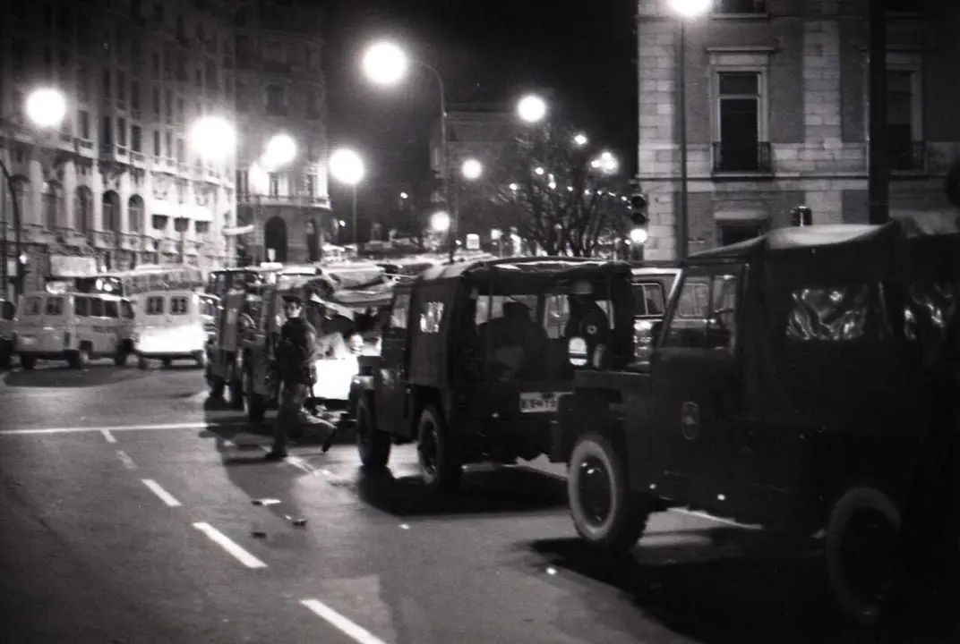 Archivo - MADRID, ESPA&Ntilde;A - 23 DE FEBRERO DE 1981: Im&aacute;genes del cord&oacute;n policial que rodea el Congreso de los diputados en donde se est&aacute; produciendo el intento de Golpe de Estado por parte del Teniente Coronel de la Guardia Civil, Antonio Tejero.