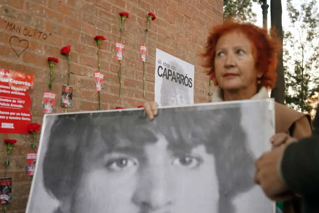 Archivo - Imagen de la ofrenda floral en homenaje a Manuel Jos&eacute; Garc&iacute;a Caparr&oacute;s por el 48 aniversario de su asesinato