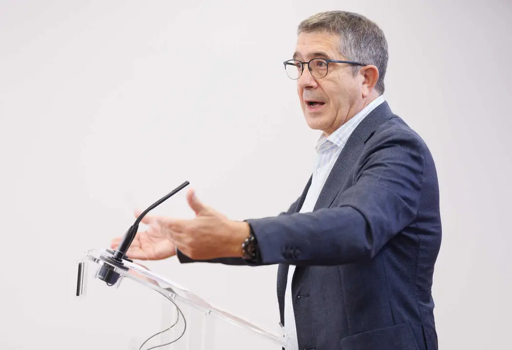 Archivo - El portavoz del PSOE en el Congreso, Patxi L&oacute;pez, durante una rueda de prensa, en una imagen de archivo.