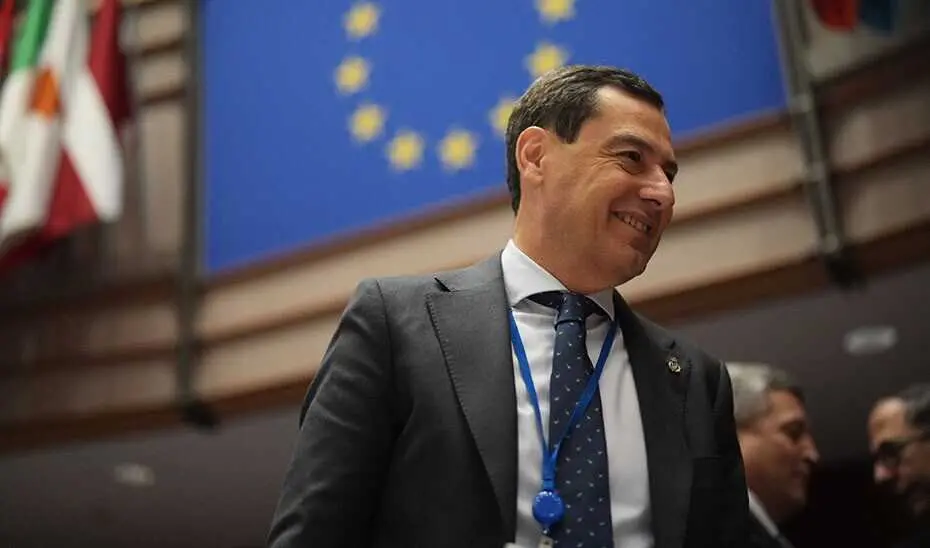 Archivo - El presidente de la Junta de Andaluc&iacute;a, Juanma Moreno, en Bruselas, durante la reuni&oacute;n del Comit&eacute; de las Regiones de la Uni&oacute;n Europea de diciembre de 2025.