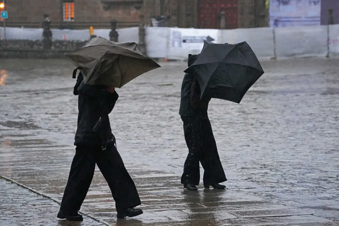Temporal de lluvia en Santiago - Alerta naraja en Santiago   y roja en Pontevedra por fuertes lluvias - temporal Joseph