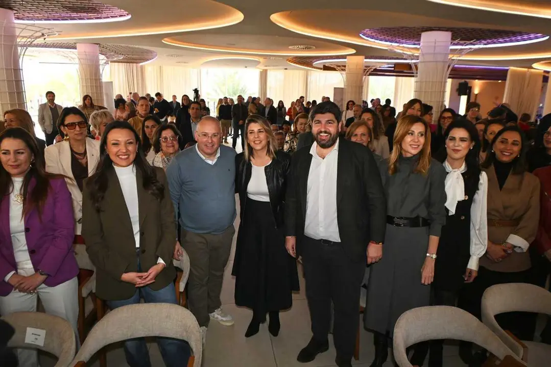 El presidente del PPRM, Fernando L&oacute;pez Miras, junto al secretario general del PP, Miguel Tellado, y la alcaldesa de Cartagena, Noelia Arroyo, en el Acto por el #D&iacute;ainternacionaldelamujer