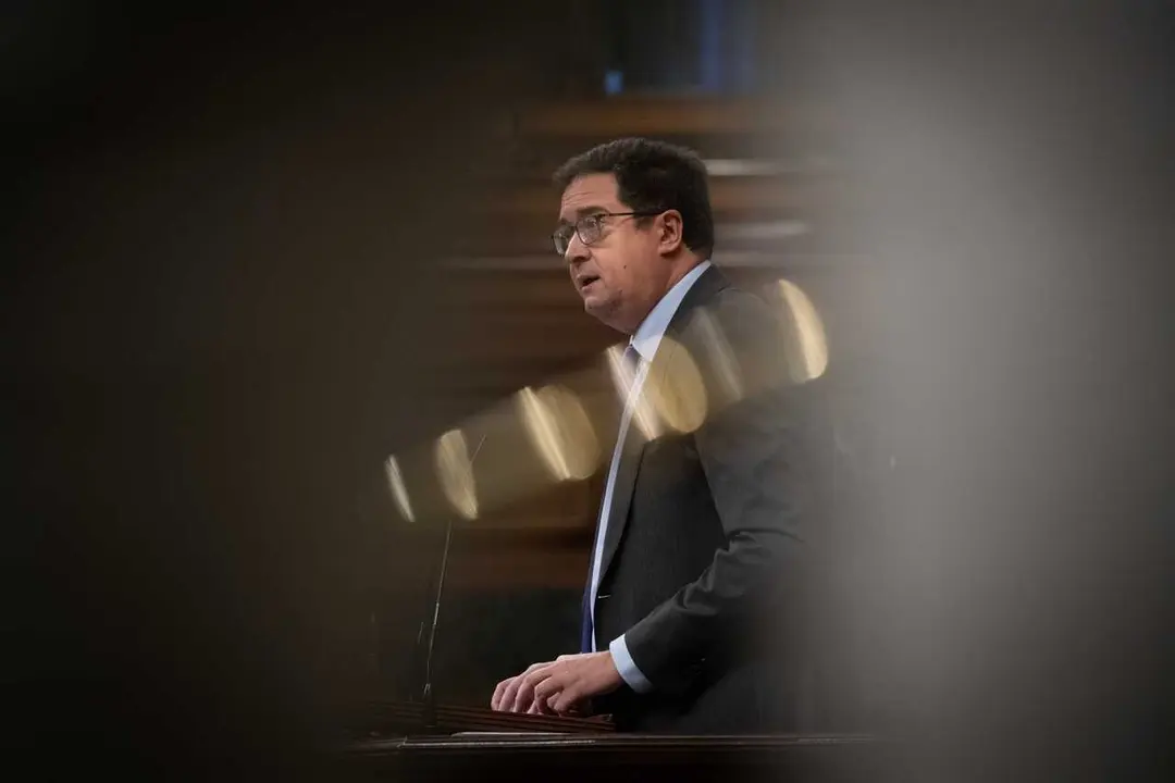 Archivo - El ministro para la Transformaci&oacute;n Digital, &Oacute;scar L&oacute;pez, durante una sesi&oacute;n plenaria en el Congreso, a 11 de diciembre de 2025, en Madrid (Espa&ntilde;a).