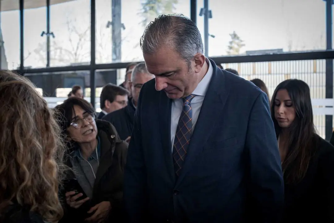 El portavoz de VOX en el Ayuntamiento de Madrid, Javier Ortega Smith, atiende a los medios de comunicaci&oacute;n, a 20 de febrero de 2026, en Madrid (Espa&ntilde;a).