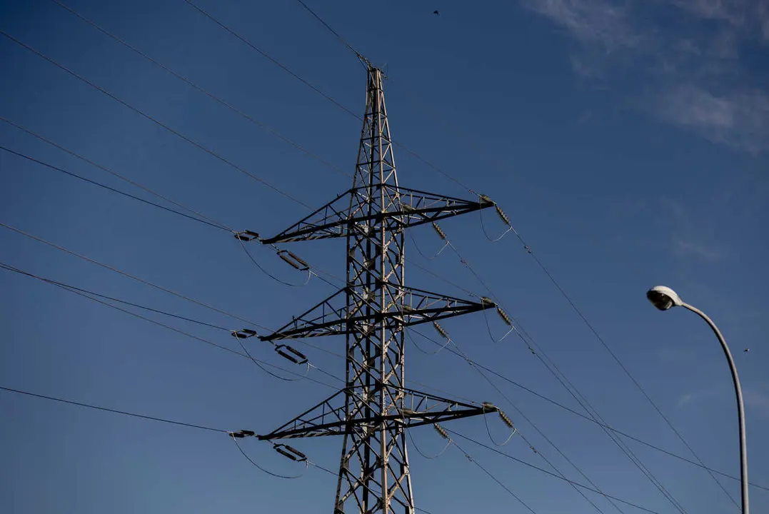 Archivo - Una torre el&eacute;ctrica, a 12 de noviembre de 2021, en Madrid, (Espa&ntilde;a). El &Iacute;ndice de Precios de Consumo (IPC) subi&oacute; un 1,8% en octubre en relaci&oacute;n al mes anterior y dispar&oacute; su tasa interanual hasta el 5,4%, casi 1,5 puntos por encima de la tasa de 