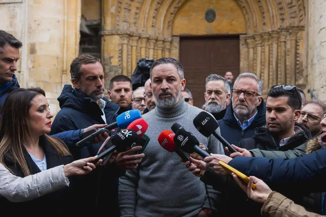 Abascal, durante su declaraci&oacute;n a medios en Trevi&ntilde;o.