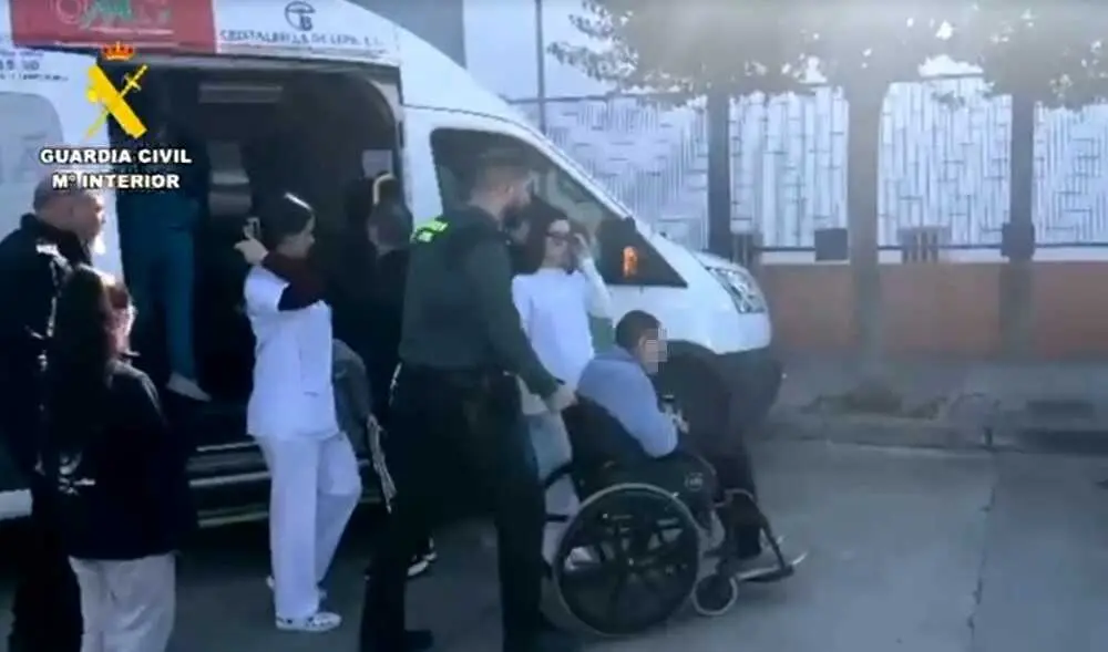 Evacuaci&oacute;n de residencia de ancianos de Lepe.