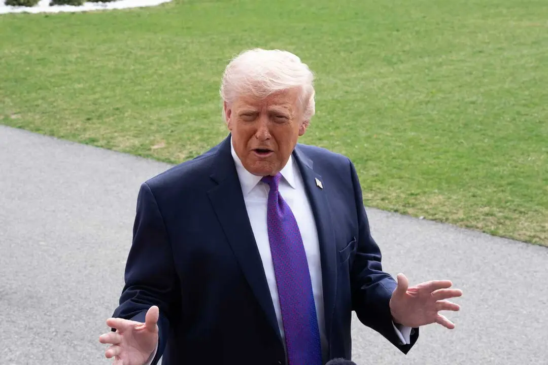 11 March 2026, US, Washington: US President Donald Trump takes questions from the media on Iran, Europe, and voter identification as he boards Marine One for a flight to Kentucky in Washington, D.C. Photo: Andrew Leyden/ZUMA Press Wire/dpa