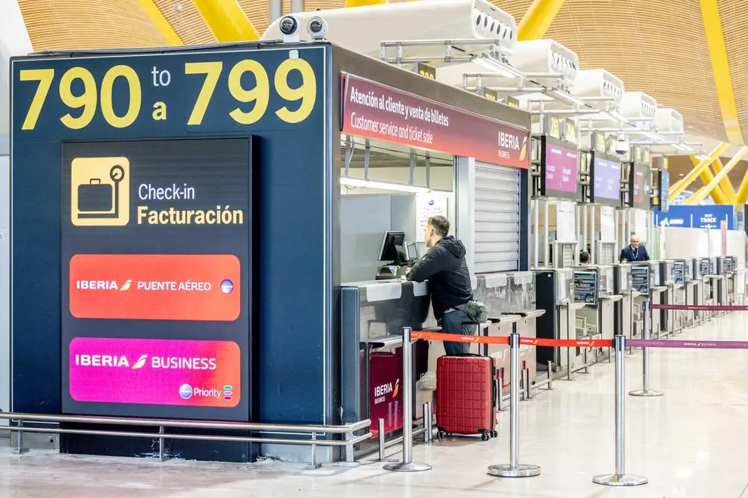 Un mostrador de facturaci&oacute;n de Iberia en el Aeropuerto Adolfo Su&aacute;rez Madrid-Barajas, a 2 de marzo de 2026, en Madrid (Espa&ntilde;a). 