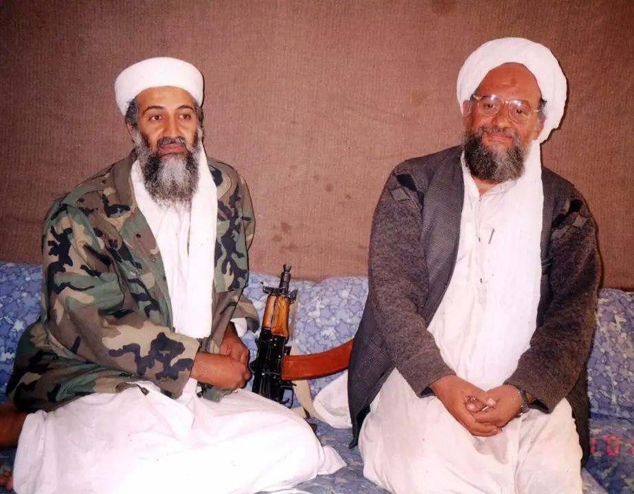 Archivo - Usama bin Laden y Ayman al Zawahiri, fundador y segundo l&iacute;der de Al Qaeda