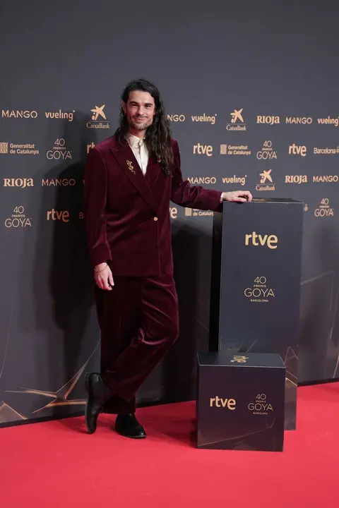 El director de cine &Oacute;liver Laxe posa en la alfombra roja de la 40&ordm; edici&oacute;n de los Premios Goya, en el Auditori del Centre de Convencions Internacionals, a 28 de febrero de 2026, en Barcelona, Catalu&ntilde;a (Espa&ntilde;a). 