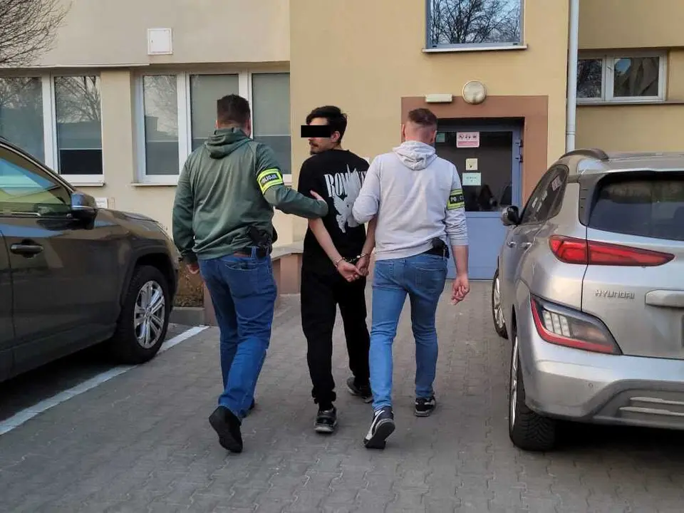 Espa&ntilde;oles detenidos por presunto vandalismo en el metro de Varsovia (Polonia)