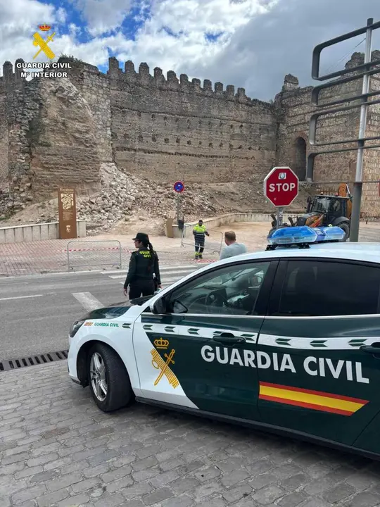 Zona del derrumbe en Escalona acordonada por los cuerpos de seguridad.
