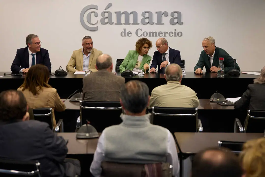 La vicepresidenta primera del Gobierno y ministra de Hacienda, Mar&iacute;a Jes&uacute;s Montero, se re&uacute;ne con la C&aacute;mara de Comercio del Campo de Gibraltar.