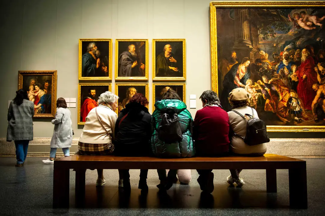 Museo del Prado, a 4 de marzo de 2023, en Madrid (Espa&ntilde;a). El Museo del Prado abre sus puertas de noche el primer s&aacute;bado de cada mes en el marco de un proyecto impulsado junto a Samsung para acercarse m&aacute;s a la ciudadan&iacute;a. Con esta iniciativa, titulada 'El Prado de noche', el museo abrir&aacute;, de 20.30 a 23.30 horas y de manera gratuita, diferentes espacios expositivos en un programa que pretende extender el conocimiento de la instituci&oacute;n de manera secuenciada. Asimismo, llevar&aacute; a cabo distintas iniciativas musicales y ofrecer&aacute; la posibilidad de descubrir algunas de las experiencias multimedia que Samsung y el Museo han creado a lo largo de una d&eacute;cada de colaboraci&oacute;n.