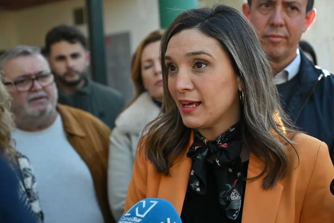 La vicesecretaria general del PSOE-A, Mar&iacute;a M&aacute;rquez, atiende a los medios.