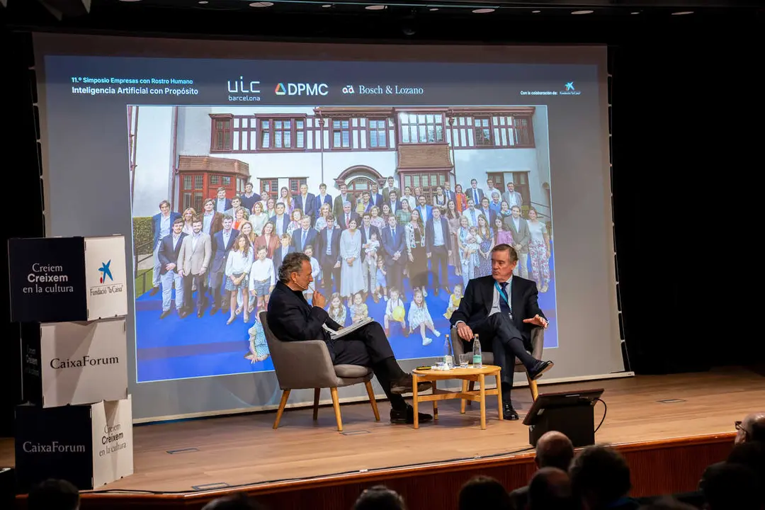 Di&aacute;logo entre Carlos Rey, codirector de la C&aacute;tedra Direcci&oacute;n por Misiones y Prop&oacute;sito Corporativo (DMPC) de UIC Barcelona y organizador del evento, y Andr&eacute;s Sendagorta, presidente del Grupo Sener, referente mundial en ingenier&iacute;a y tecnolog&iacute;a.