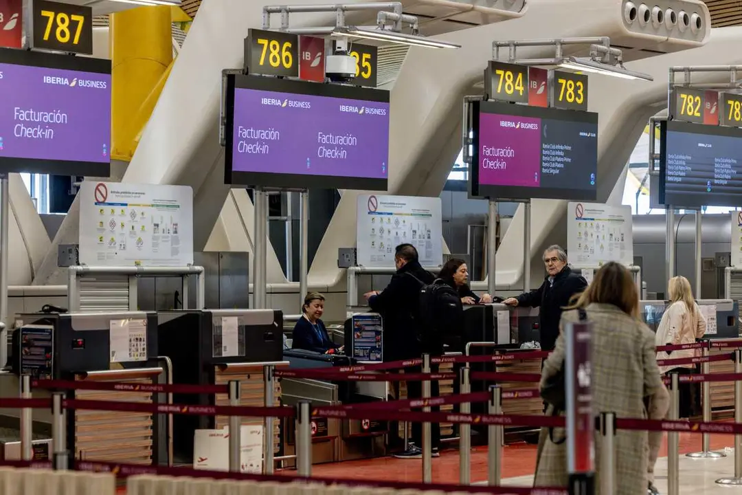Un mostrador de facturaci&oacute;n de Iberia en el Aeropuerto Adolfo Su&aacute;rez Madrid-Barajas, a 2 de marzo de 2026, en Madrid (Espa&ntilde;a). 