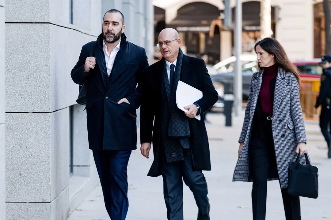 Archivo - El empresario V&iacute;ctor de Aldama a su llegada al interrogatorio del juez instructor del 'caso Koldo', en la Audiencia Nacional, a 27 de noviembre de 2025, en Madrid (Espa&ntilde;a). Aldama es interrogado por ser el presunto conseguidor de las mascarillas