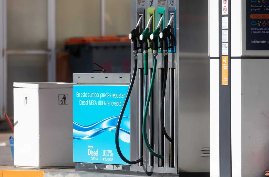 Archivo - Exterior de una gasolinera, a 28 de octubre de 2024, en Madrid (Espa&ntilde;a).