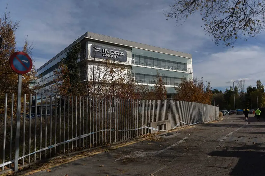Archivo - Fachada de la sede de Indra, a 25 de noviembre de 2025, en Alcobendas, Madrid (Espa&ntilde;a).