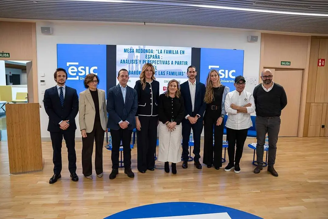 Mesa redonda 'La familia en Espa&ntilde;a: an&aacute;lisis y perspectivas a partir del XV Bar&oacute;metro de las familias'