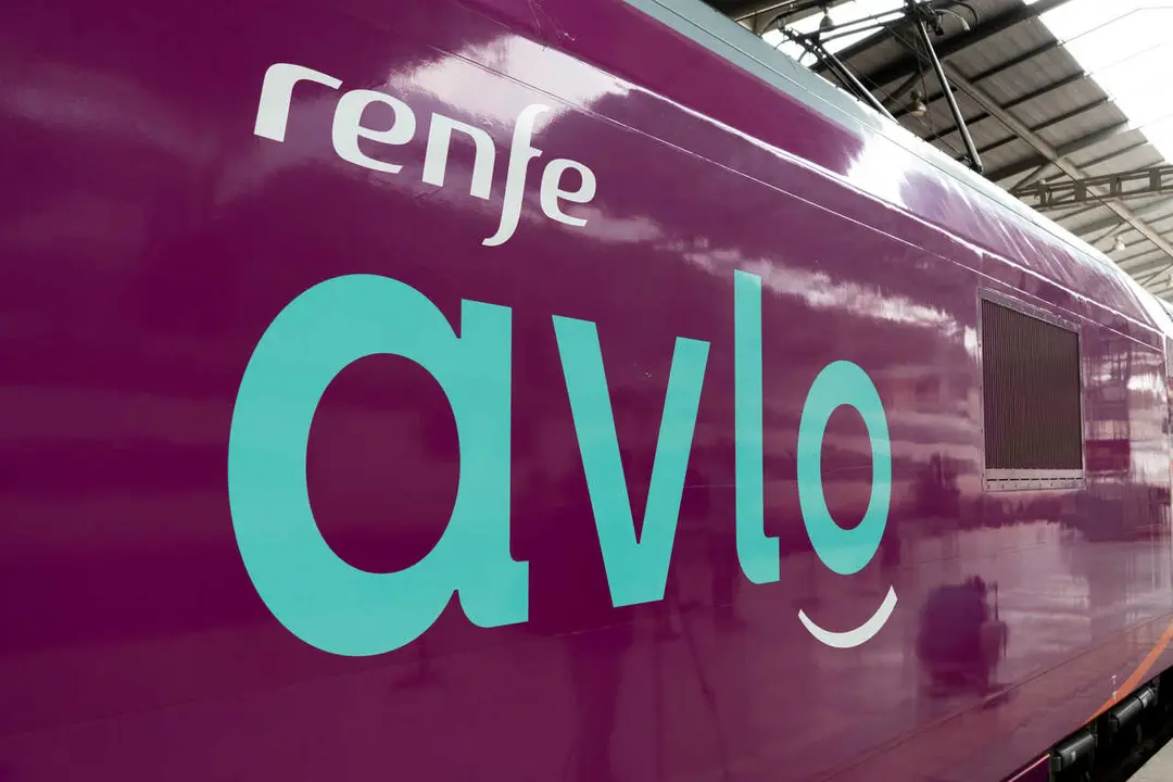 Archivo - Tren AVLO perteneciente a la compa&ntilde;ia de transportes ferroviarios Renfe.