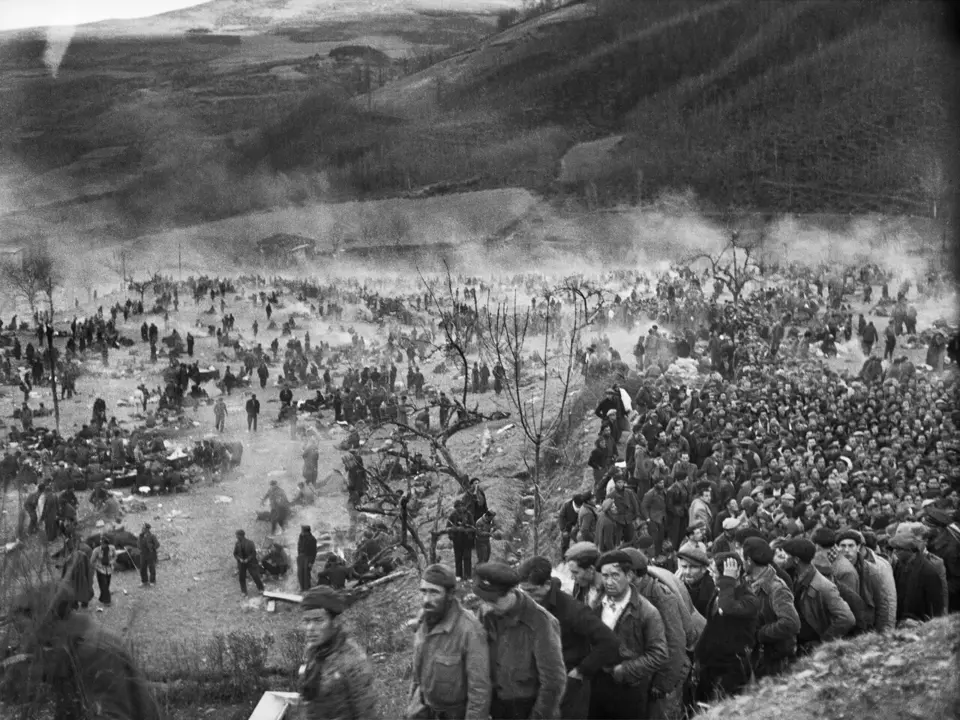 Imagen de archivo del exilio espa&ntilde;ol durante la Guerra Civil, que refleja las experiencias y contextos abordados en la exposici&oacute;n &laquo;Caminos del exilio&raquo;.