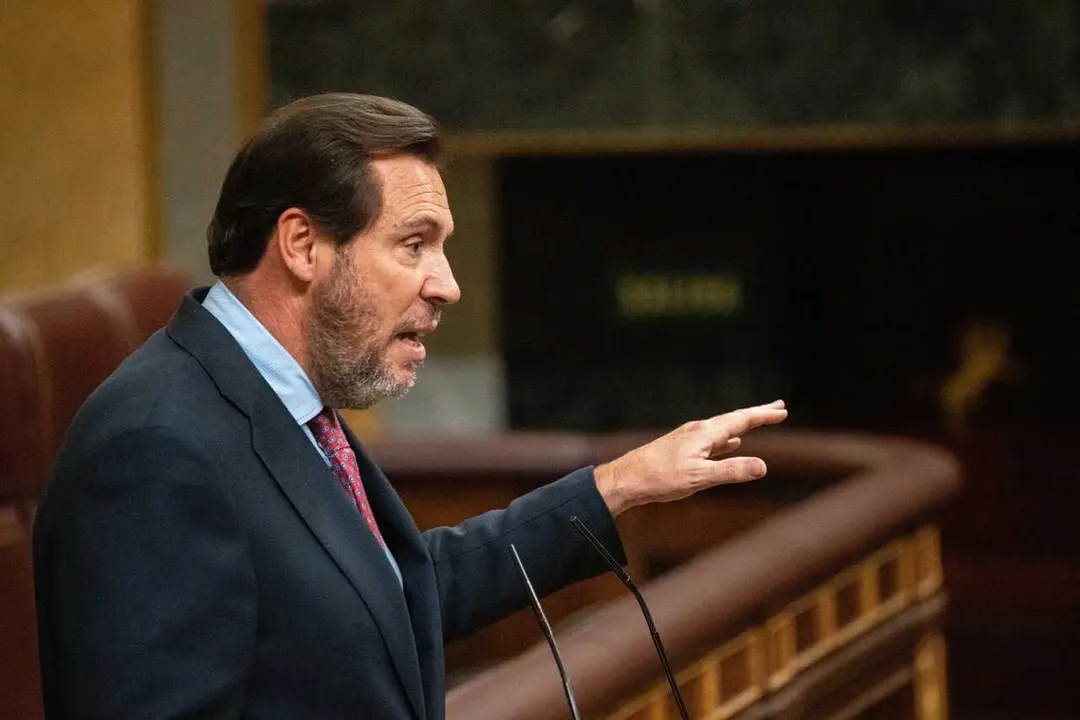 Archivo - El ministro de Transportes y Movilidad Sostenible, &Oacute;scar Puente, interviene en una sesi&oacute;n de control al Gobierno , en el Congreso de los Diputados