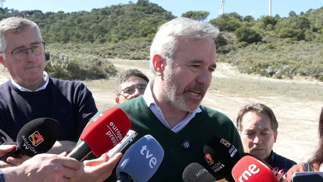 El presidente del Gobierno de Arag&oacute;n en funciones, Jorge Azc&oacute;n, junto con el consejero de Medio Ambiente y Turismo, Manuel Blasco, en una imagen de esta semana. 