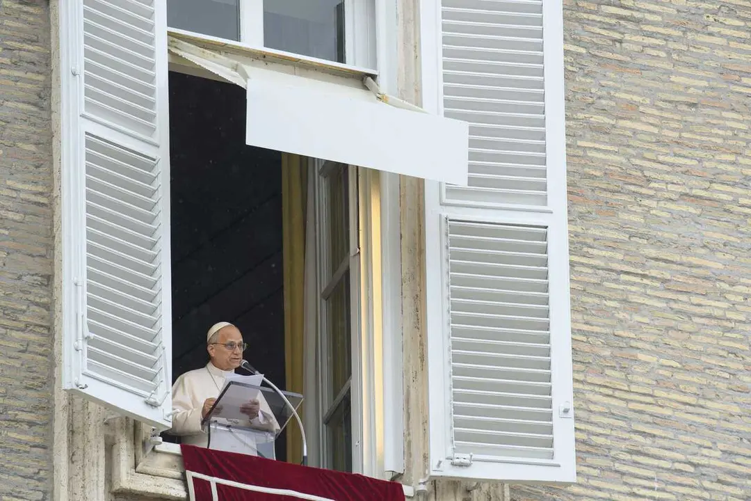 **NO LIBRI** Italy, Rome, Vatican, 2026/3/22.Pope Leo XIV waves to the crowd from the window of the apostolic palace overlooking St. Peter's square during the Angelus prayer in the Vatican  Photograph by VATICAN MEDIA   / Catholic Press Photo