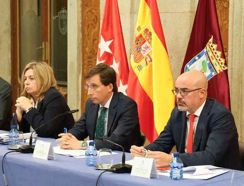 Archivo - (I-D) La vicealcaldesa de Madrid, Inmaculada Sanz; el alcalde de Madrid, Jos&eacute; Luis Mart&iacute;nez-Almeida, y el delegado del Gobierno en la Comunidad de Madrid, Francisco Mart&iacute;n, durante un Consejo y la Junta Local de Seguridad de Madrid.