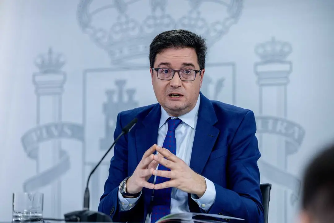 El ministro para la Transformaci&oacute;n Digital, &Oacute;scar L&oacute;pez, durante una rueda de prensa tras el Consejo de Ministros, a 24 de febrero de 2026, en Madrid (Espa&ntilde;a). El Gobierno ha aprobado en el Consejo de Ministros la aprobaci&oacute;n de la desclasificaci&oacute;n de los 