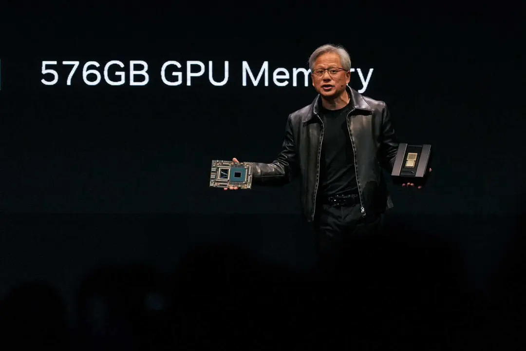 Archivo - 29 May 2023, Taiwan, Taipei: Nvidia president and CEO Jensen Huang speaks at a keynote while holding the Grace Hopper superchip CPU at COMPUTEX Taipei. The COMPUTEX 2023 runs from 30 May to 02 June 2023. Photo: Walid Berrazeg/SOPA Images via ZUM
