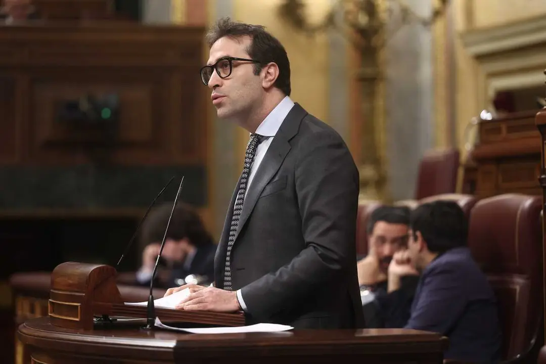 El ministro de Econom&iacute;a, Comercio y Empresa, Carlos Cuerpo, durante una sesi&oacute;n plenaria, en el Congreso de los Diputados, a 26 de marzo de 2026, en Madrid (Espa&ntilde;a). El Congreso celebra hoy un pleno extra para acoger el debate de convalidaci&oacute;n del decreto 