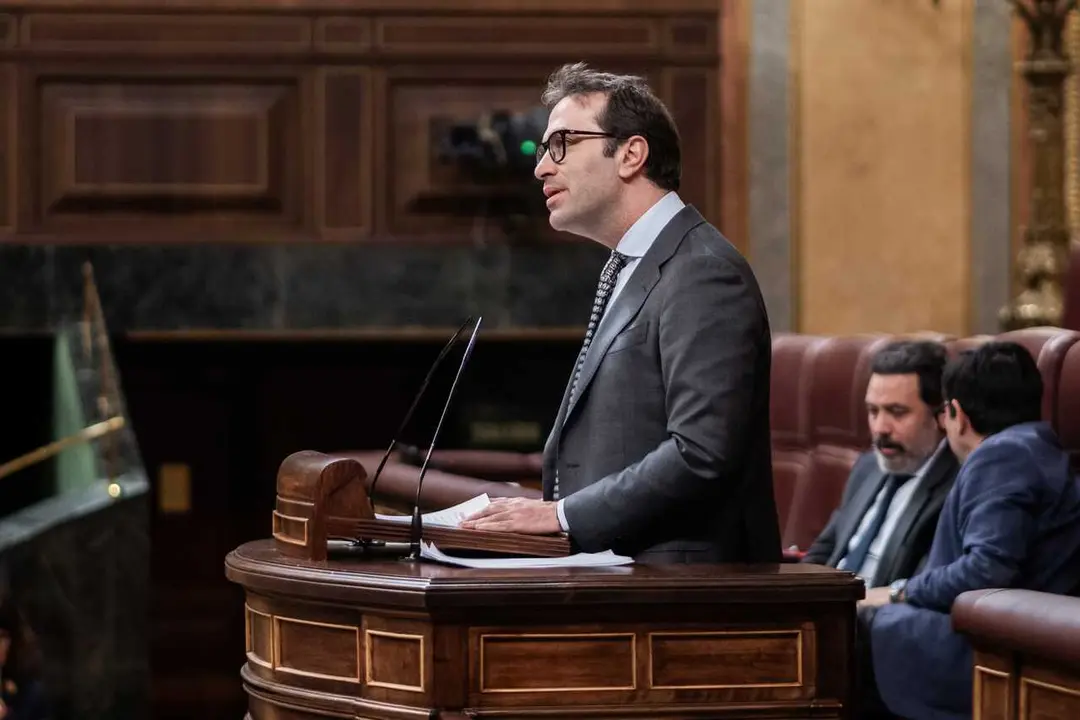 El ministro de Econom&iacute;a, Comercio y Empresa, Carlos Cuerpo, durante una sesi&oacute;n plenaria, en el Congreso de los Diputados, a 26 de marzo de 2026, en Madrid (Espa&ntilde;a). El Congreso celebra hoy un pleno extra para acoger el debate de convalidaci&oacute;n del decreto 