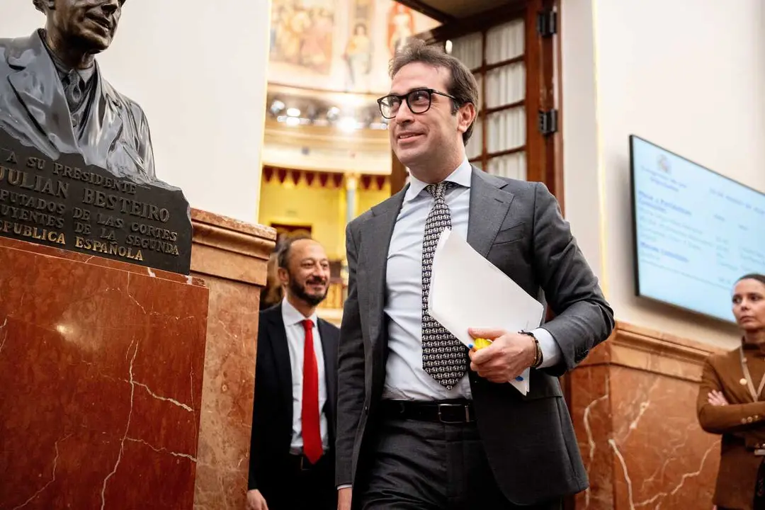 El ministro de Econom&iacute;a, Comercio y Empresa, Carlos Cuerpo, a su salida de una sesi&oacute;n plenaria.
