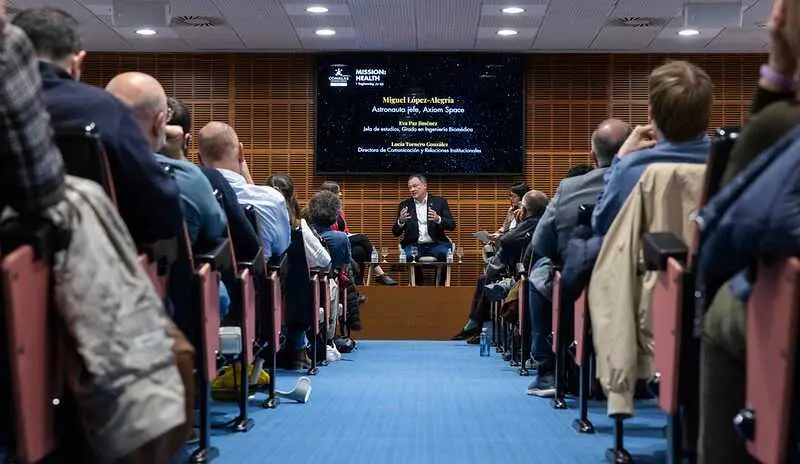 El astronauta Miguel L&oacute;pez Alegr&iacute;a