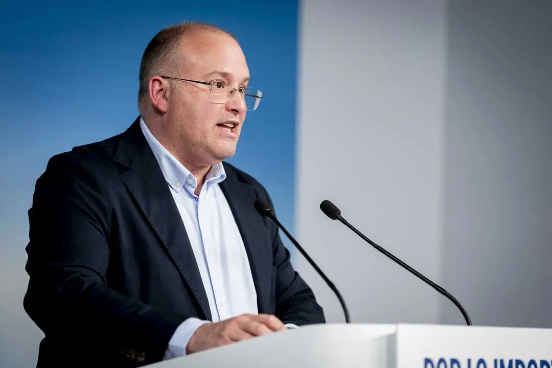 El secretario general del Partido Popular, Miguel Tellado, durante una rueda de prensa tras seguimiento de la noche electoral del PSOE de Castilla y Le&oacute;n, en la sede nacional del Partido Popular, a 15 de marzo de 2026, en Madrid (Espa&ntilde;a).