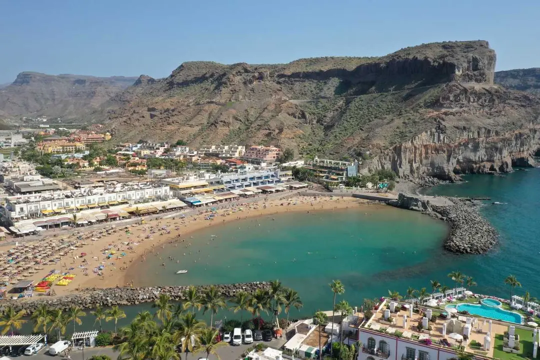 Archivo - Playa de Mog&aacute;n