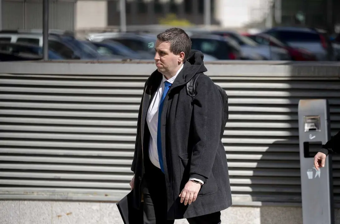 El abogado de la v&iacute;ctima, Jorge Piedrafita, a su salida del Juzgado de Violencia sobre la Mujer N&uacute;mero 8, a 17 de marzo de 2026, en Madrid (Espa&ntilde;a).