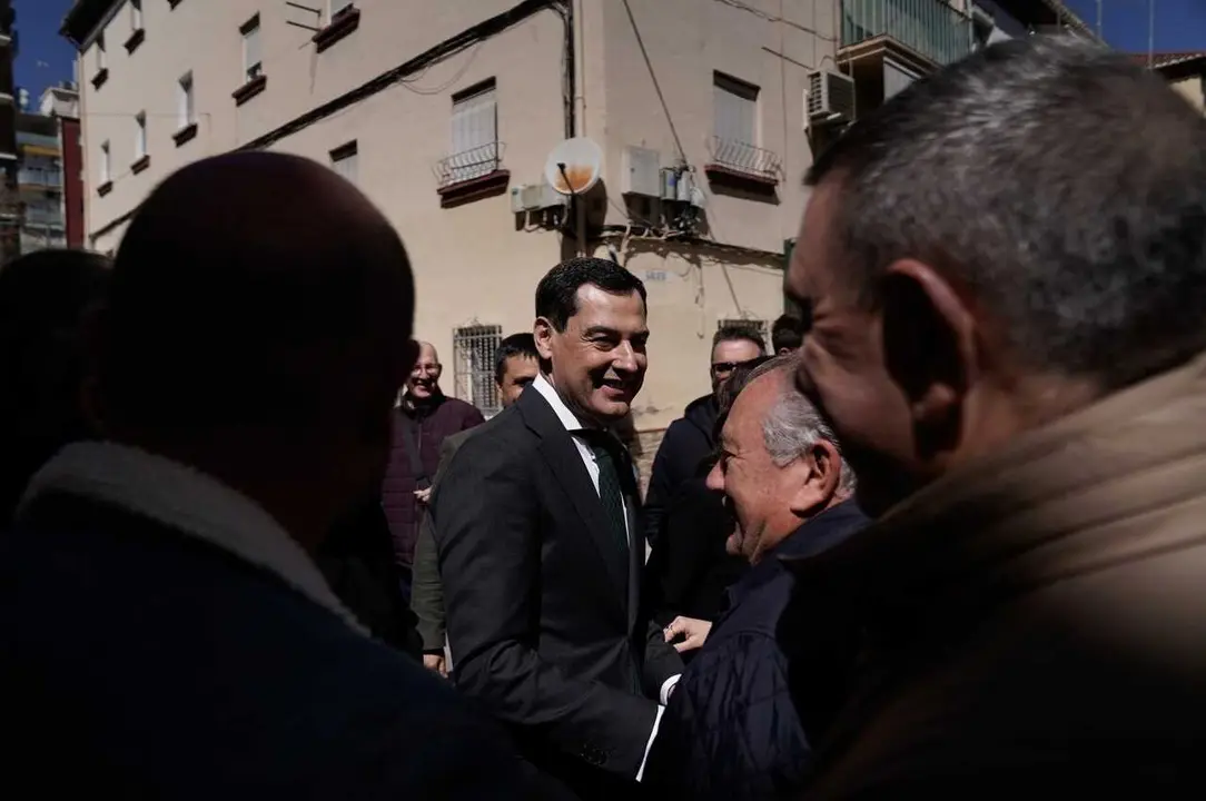 El presidente de la Junta de Andaluc&iacute;a y candidato del PP-A a la reelecci&oacute;n, Juanma Moreno, este Lunes Santo, en Granada