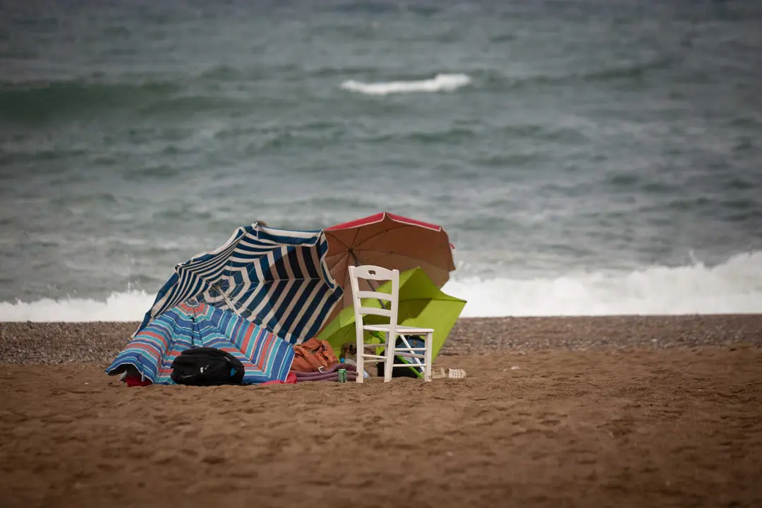 Archivo - La playa de la Barceloneta, a 4 de agosto de 2021, en Barcelona, Catalunya (Espa&ntilde;a).