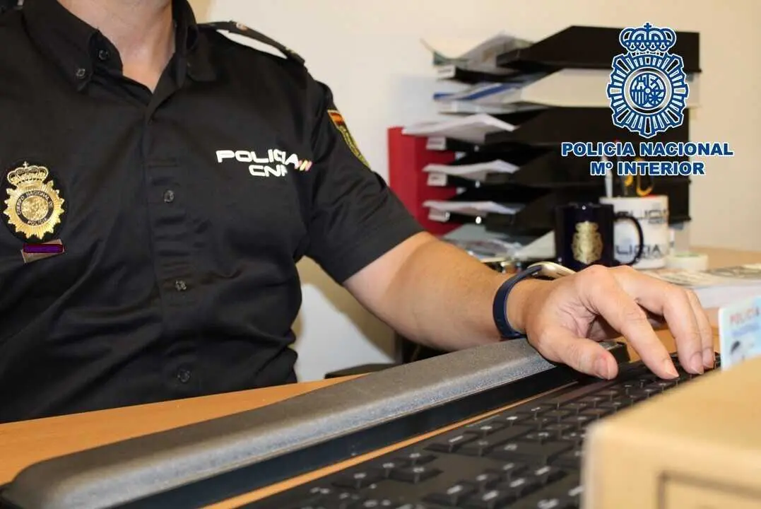 Archivo - Agente de la Polic&iacute;a Nacional.