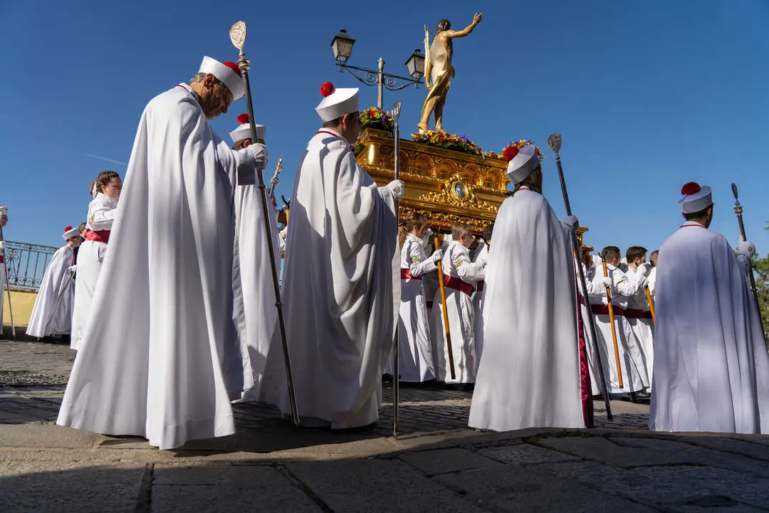 Archivo - El paso de Nuestro Se&ntilde;or Jesucristo Resucitado durante la procesi&oacute;n del Encuentro de la Hermandad de Nuestro Padre Jes&uacute;s Resucitado y Nuestra Se&ntilde;ora del Amparo, a 9 de abril de 2023, en Cuenca, Castilla-La Mancha (Espa&ntilde;a).