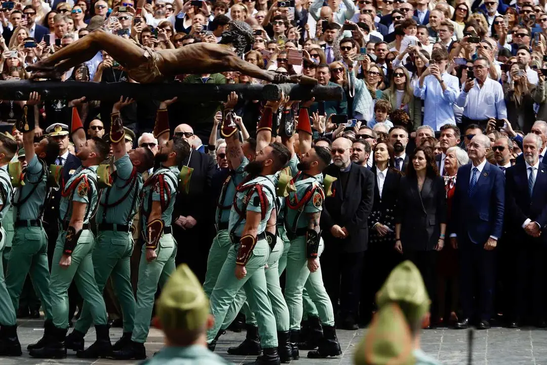 La presidenta de la Comunidad de Madrid, Isabel D&iacute;az Ayuso acude al traslado del Cristo de Mena. A 2 de abril de 2026 en M&aacute;laga, Andaluc&iacute;a (Espa&ntilde;a). El Jueves Santo en M&aacute;laga arranca con uno de los momentos m&aacute;s esperados y populares de su Semana Santa el 